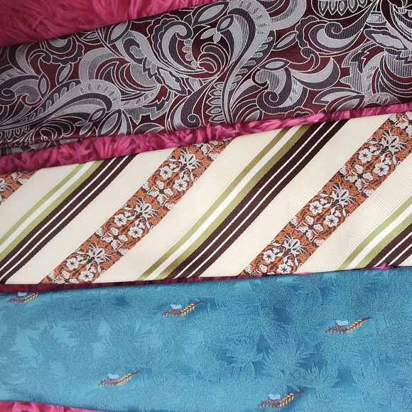 Neck Tie 5 pcs Assorted Brand and Colors - Picture 3 of 5